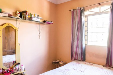 Casa à venda com 240m², 4 quartos e 4 vagas Casa à venda com 240m², 4 quartos e 4 vagasQuarto 2