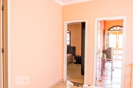 Casa à venda com 240m², 4 quartos e 4 vagas Casa à venda com 240m², 4 quartos e 4 vagasHall