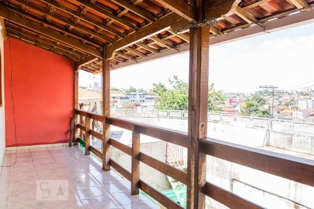 Casa à venda com 240m², 4 quartos e 4 vagas Casa à venda com 240m², 4 quartos e 4 vagasVaranda