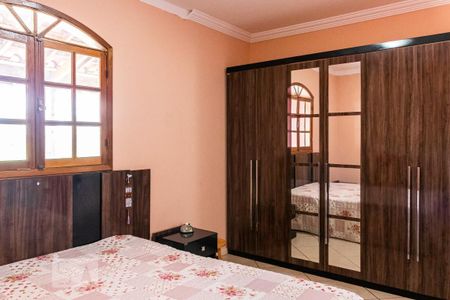 Casa à venda com 240m², 4 quartos e 4 vagas Casa à venda com 240m², 4 quartos e 4 vagasSuíte