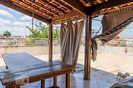 Casa à venda com 240m², 4 quartos e 4 vagas Casa à venda com 240m², 4 quartos e 4 vagasEspaço Gourmet