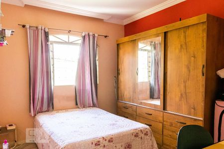 Casa à venda com 240m², 4 quartos e 4 vagas Casa à venda com 240m², 4 quartos e 4 vagasQuarto 2