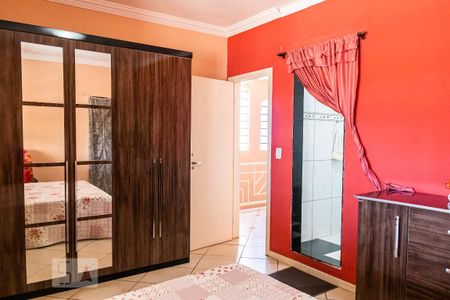 Casa à venda com 240m², 4 quartos e 4 vagas Casa à venda com 240m², 4 quartos e 4 vagasSuíte