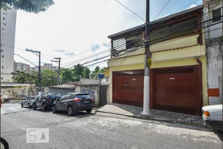 Casa para alugar com 130m², 3 quartos e 2 vagas Casa para alugar com 130m², 3 quartos e 2 vagasFachada