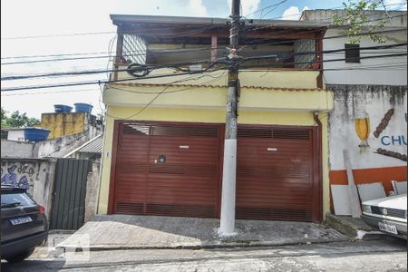 Casa para alugar com 130m², 3 quartos e 2 vagas Casa para alugar com 130m², 3 quartos e 2 vagasFachada