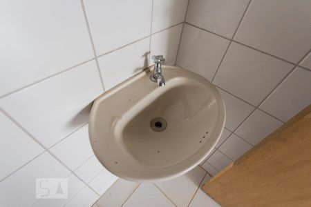 Banheiro de kitnet/studio para alugar com 1 quarto, 18m² em Asa Norte, Brasília