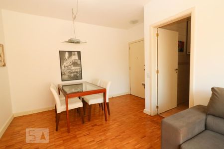 Apartamento para alugar com 77m², 2 quartos e 1 vaga Apartamento para alugar com 77m², 2 quartos e 1 vagaSala