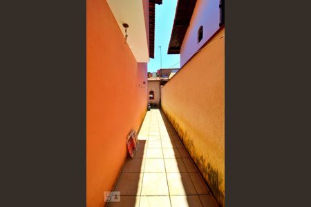 Casa à venda com 175m², 3 quartos e 2 vagasCorredor