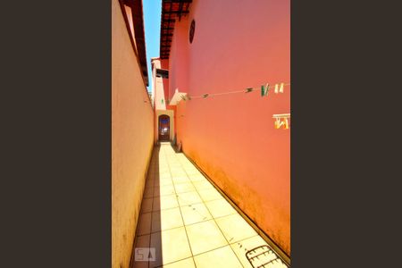 Casa à venda com 175m², 3 quartos e 2 vagasCorredor