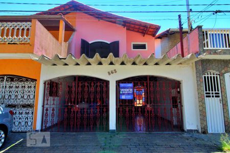 Casa à venda com 175m², 3 quartos e 2 vagasFachada