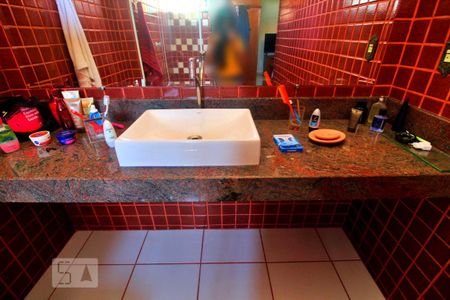 Casa à venda com 175m², 3 quartos e 2 vagasBanheiro da Suíte