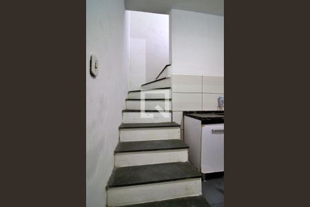 Casa para alugar com 65m², 2 quartos e 1 vagaEscada