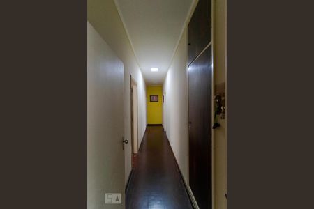 Casa à venda com 193m², 4 quartos e 5 vagasCorredor