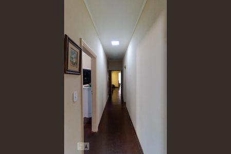 Casa à venda com 193m², 4 quartos e 5 vagasCorredor