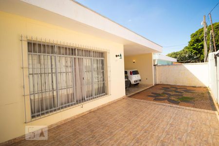 Casa à venda com 193m², 4 quartos e 5 vagasFachada