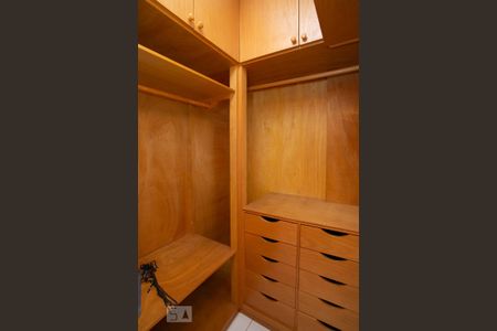 Apartamento para alugar com 67m², 2 quartos e 2 vagas Apartamento para alugar com 67m², 2 quartos e 2 vagasCloset