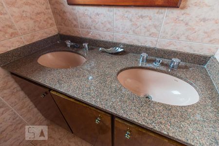 Casa à venda com 227m², 3 quartos e 4 vagasBanheiro da Suite - Pia