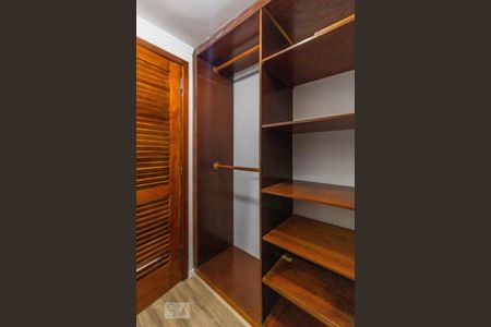 Casa à venda com 227m², 3 quartos e 4 vagasSuite - Closet