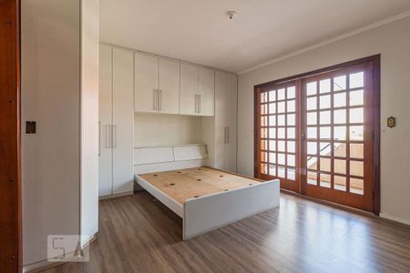 Casa à venda com 227m², 3 quartos e 4 vagasSuite