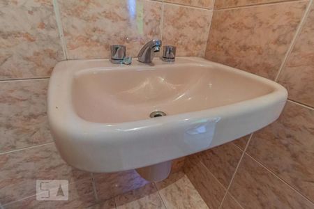 Casa à venda com 227m², 3 quartos e 4 vagasBanheiro - Torneira