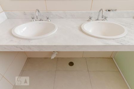 Apartamento para alugar com 240m², 3 quartos e 1 vagaBanheiro da Suíte