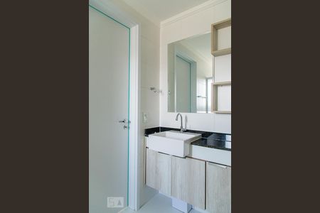 Banheiro de kitnet/studio para alugar com 1 quarto, 25m² em Mirandópolis, São Paulo