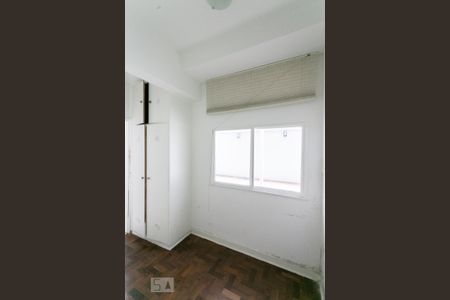 Dependências de Empregados de apartamento para alugar com 2 quartos, 143m² em República, São Paulo