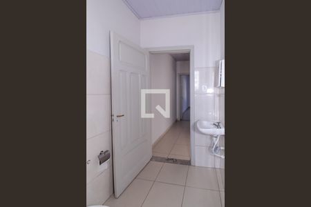 Casa para alugar com 117m², 2 quartos e 1 vaga Casa para alugar com 117m², 2 quartos e 1 vagaBanheiro 2