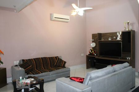 Sala de casa à venda com 3 quartos, 240m² em Igara, Canoas