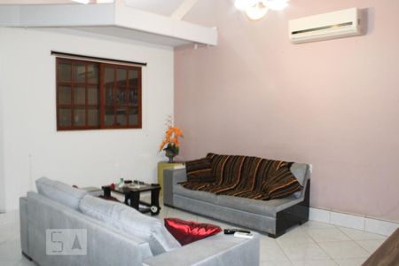 Sala de casa à venda com 3 quartos, 240m² em Igara, Canoas