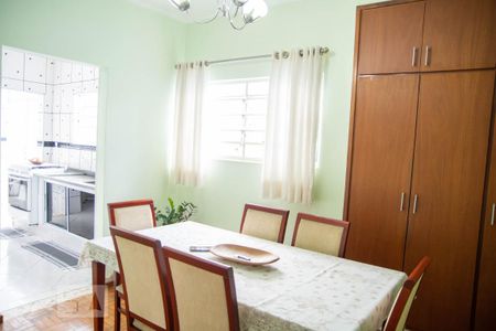 Casa à venda com 181m², 4 quartos e 5 vagas Casa à venda com 181m², 4 quartos e 5 vagasSala de Jantar