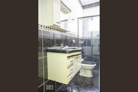 Casa à venda com 181m², 4 quartos e 5 vagas Casa à venda com 181m², 4 quartos e 5 vagasBanheiro Corredor