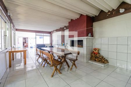 Casa à venda com 302m², 4 quartos e 4 vagasQuintal - Salão de Festas