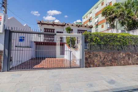 Casa à venda com 302m², 4 quartos e 4 vagasFachada
