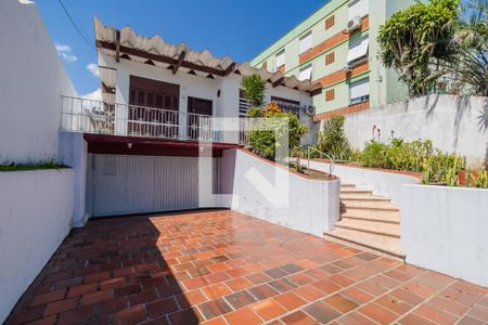 Casa à venda com 302m², 4 quartos e 4 vagasFachada