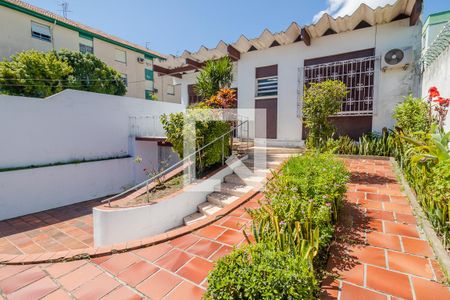 Casa à venda com 302m², 4 quartos e 4 vagasFachada