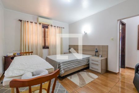 Suíte  de casa à venda com 4 quartos, 302m² em Cristal, Porto Alegre