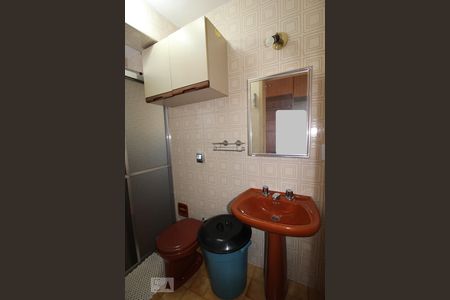 Banheiro de kitnet/studio para alugar com 1 quarto, 38m² em Centro, Campinas