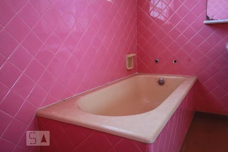 Casa para alugar com 209m², 3 quartos e 3 vagas Casa para alugar com 209m², 3 quartos e 3 vagasBanheira