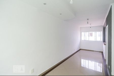 Sala de casa de condomínio para alugar com 3 quartos, 115m² em Vila Clarice, São Paulo