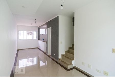 Sala de casa de condomínio para alugar com 3 quartos, 115m² em Vila Clarice, São Paulo