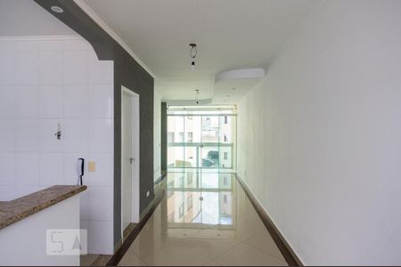 Sala de casa de condomínio para alugar com 3 quartos, 115m² em Vila Clarice, São Paulo