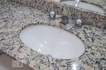 Apartamento para alugar com 80m², 2 quartos e 2 vagasSuíte 1 - Banheiro