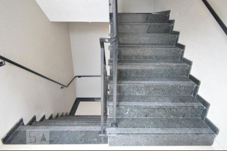 Área comum - escadas de apartamento para alugar com 2 quartos, 42m² em Tatuapé, São Paulo