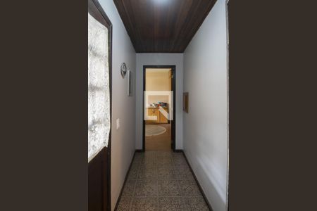 Corredor de casa à venda com 3 quartos, 150m² em Passo da Areia, Porto Alegre
