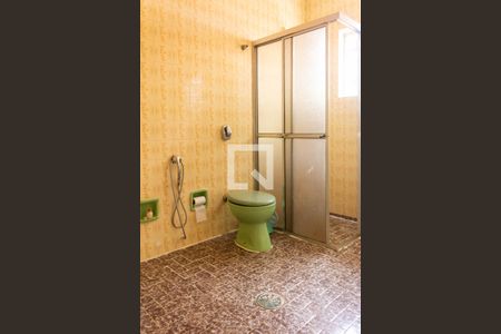 Casa à venda com 200m², 4 quartos e 4 vagasBanheiro Suíte 