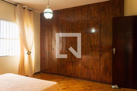 Casa à venda com 200m², 4 quartos e 4 vagasSuíte 