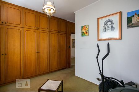 Casa à venda com 458m², 4 quartos e 8 vagasQuarto 2