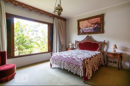 Casa à venda com 458m², 4 quartos e 8 vagasSuíte 2