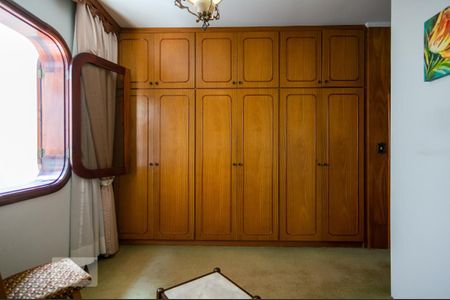 Casa à venda com 458m², 4 quartos e 8 vagasQuarto 2